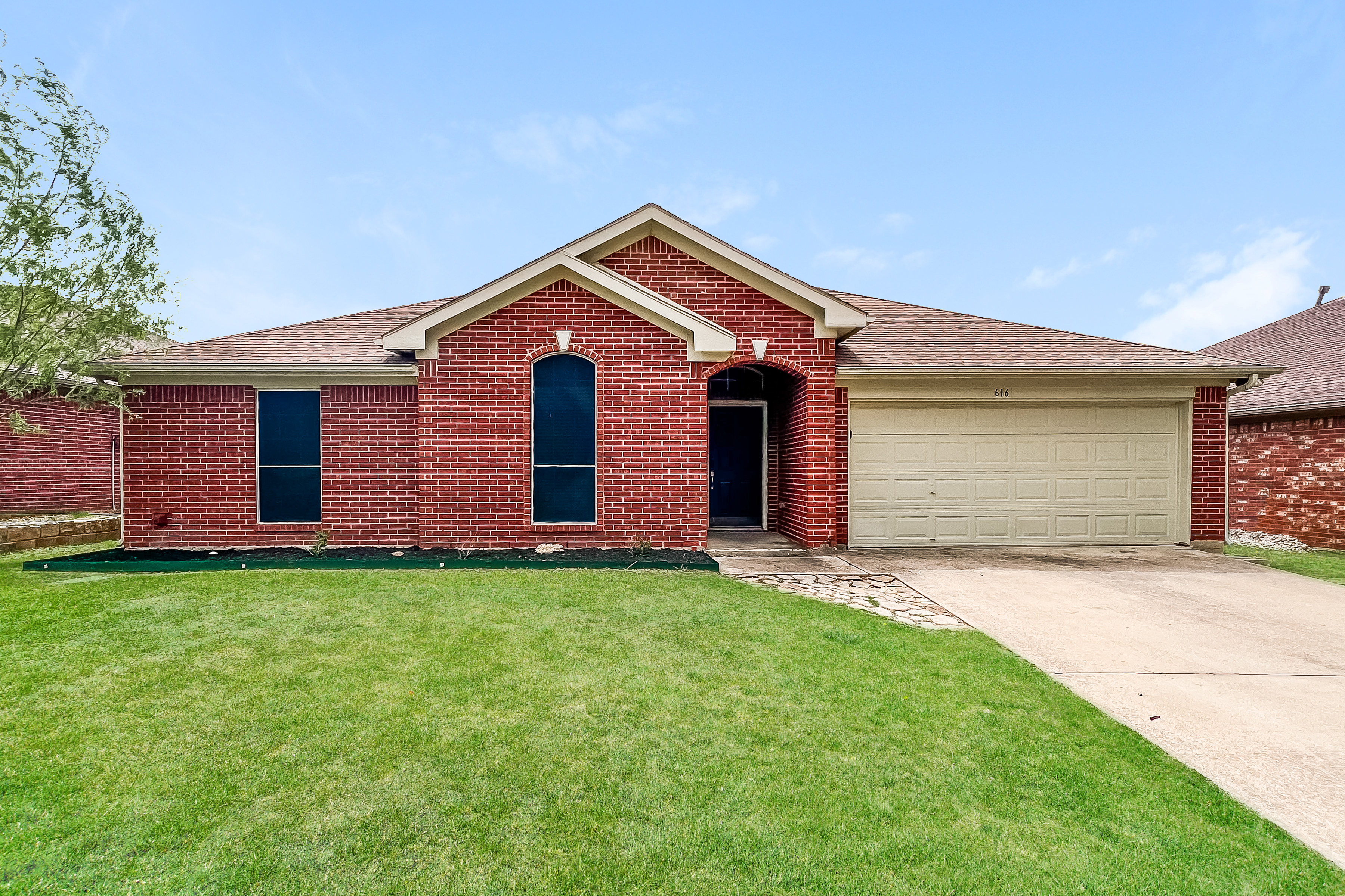 616 Joy Ln Mansfield, TX 76063